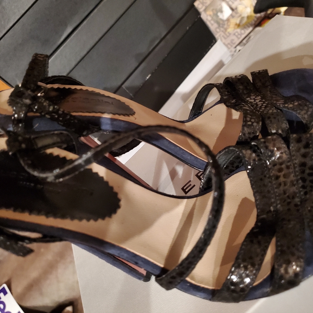 NIB heels - Picture 3 of 8
